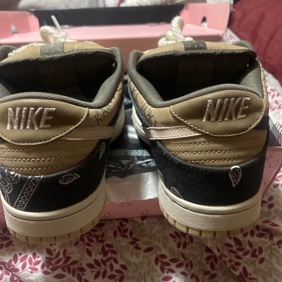 Travis Scott X Dunk Low PRM SB QS ‘Cactus Jack’ Special Box - Picture 4 of 8
